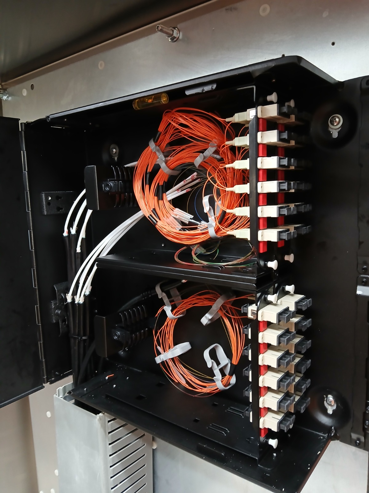 Fiber-optic patch panel and cable management